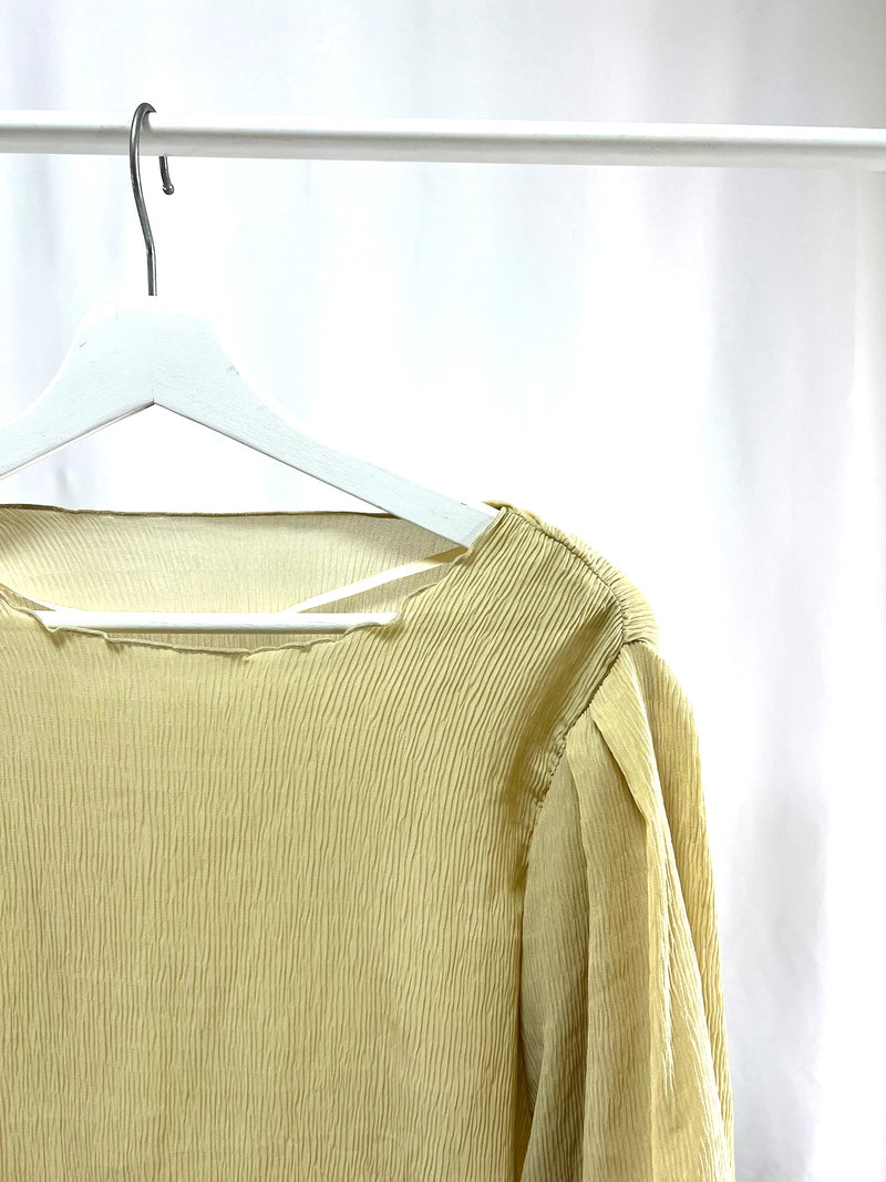 25027Soft Yellow Puff Sleeve Knit Top