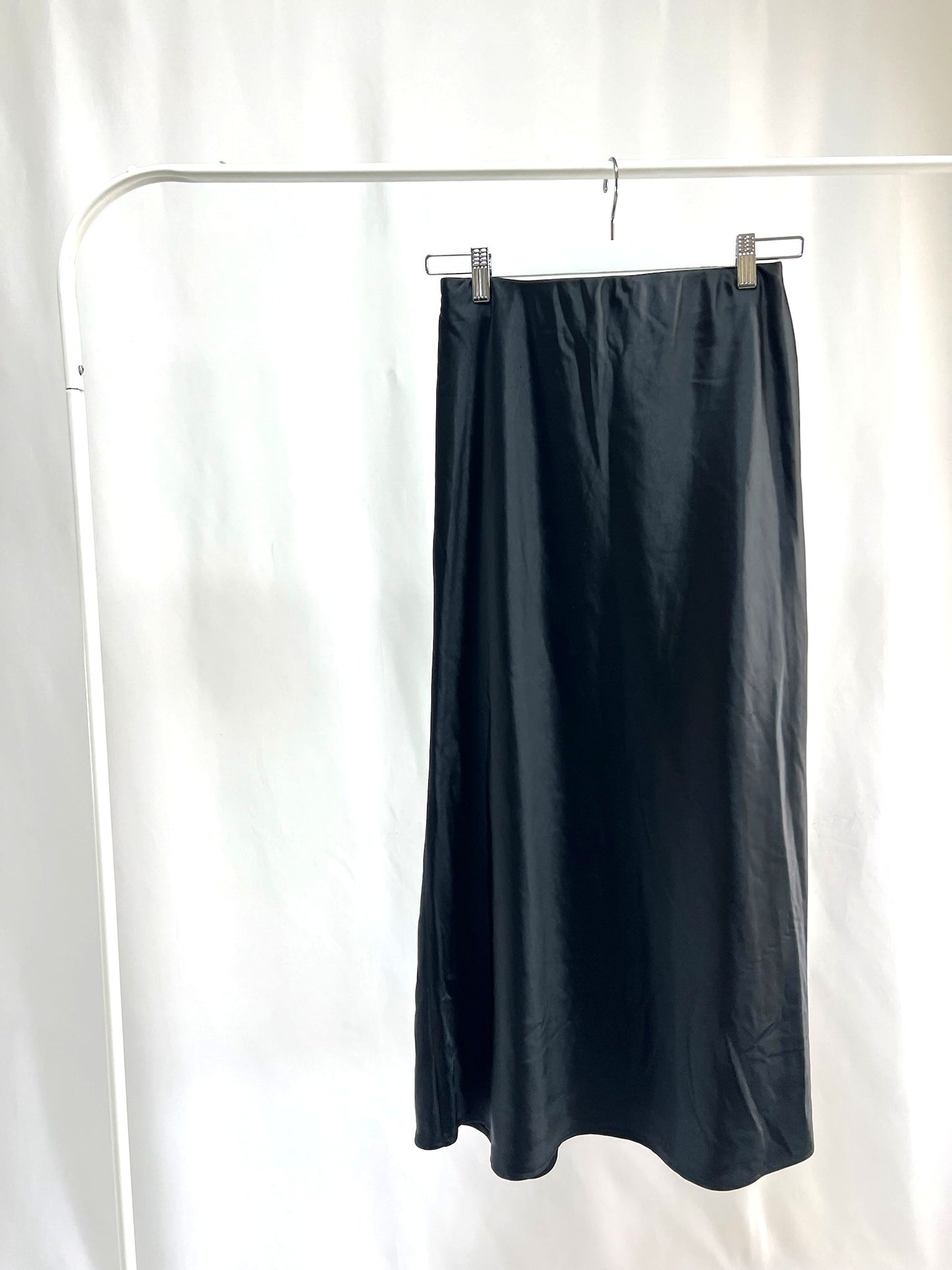 25000017Satin Long Skirt – Elegant Sheen Drape