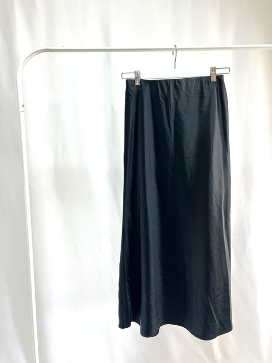 25000017Satin Long Skirt – Elegant Sheen Drape
