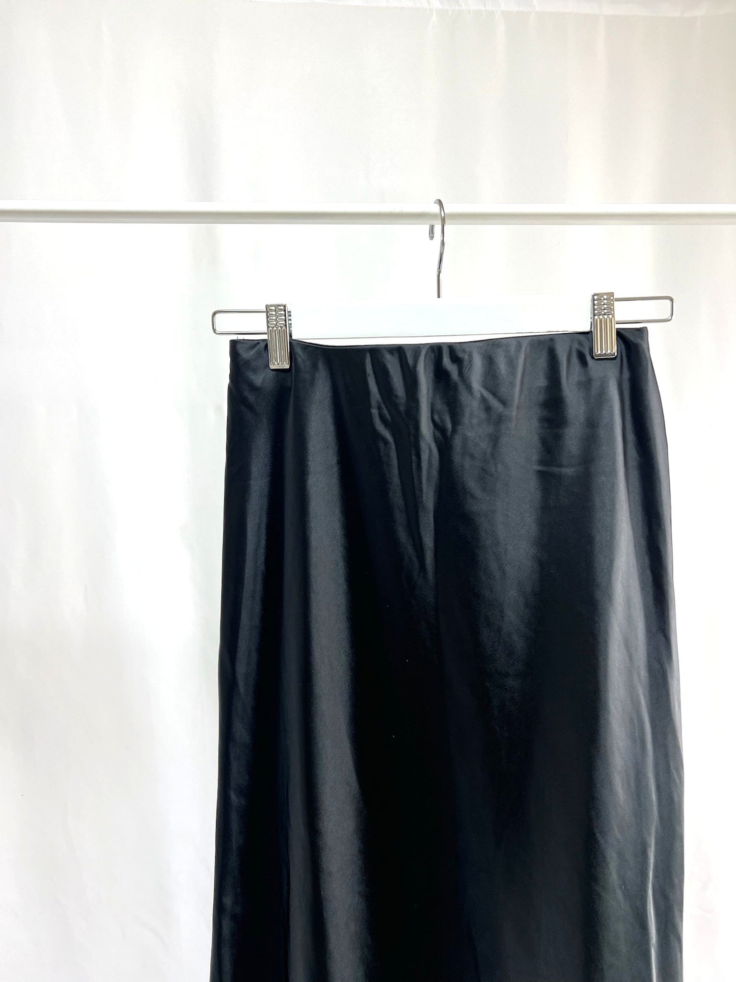 25000017Satin Long Skirt – Elegant Sheen Drape