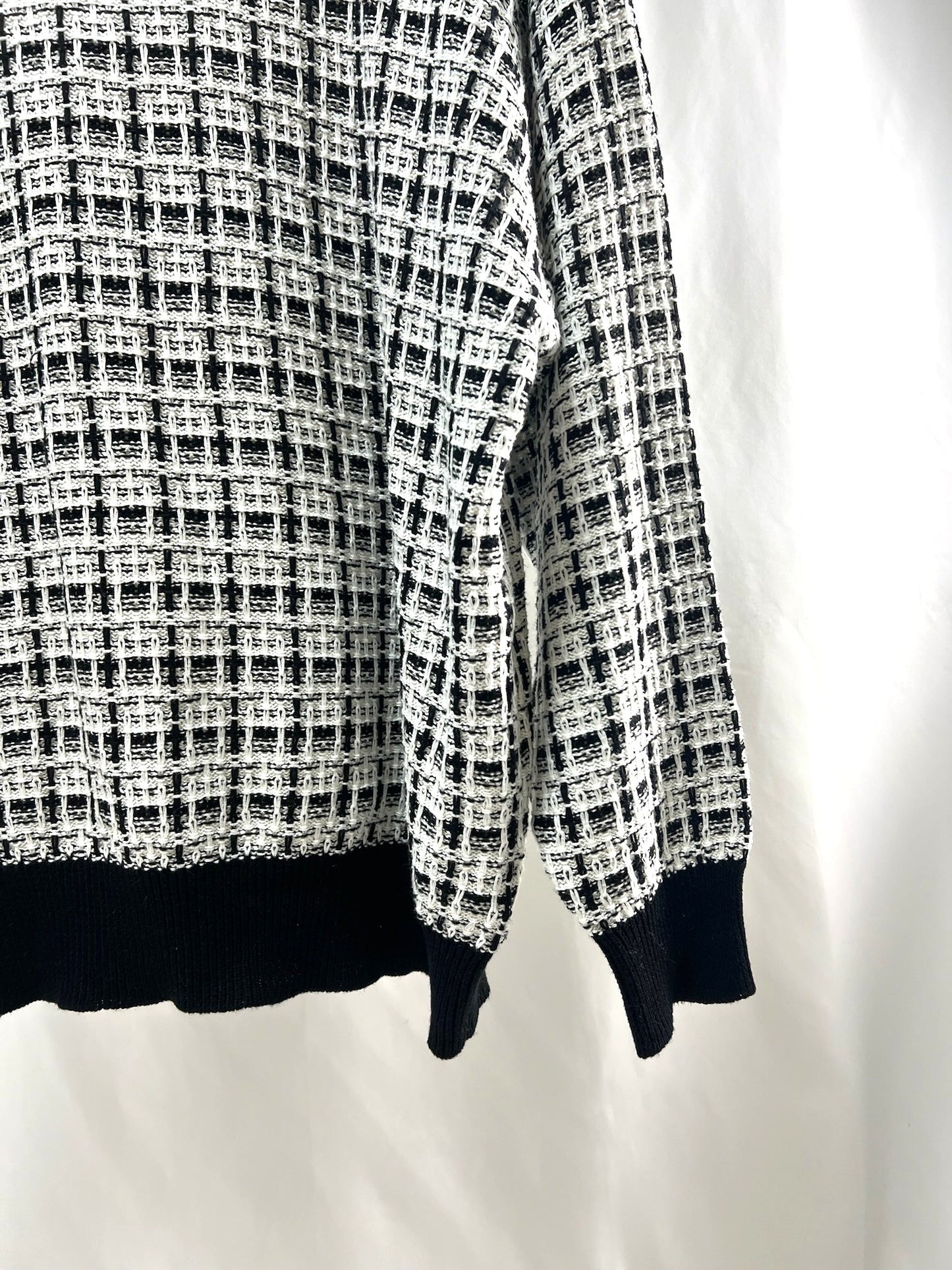 25067Tweed Texture Knit Top
