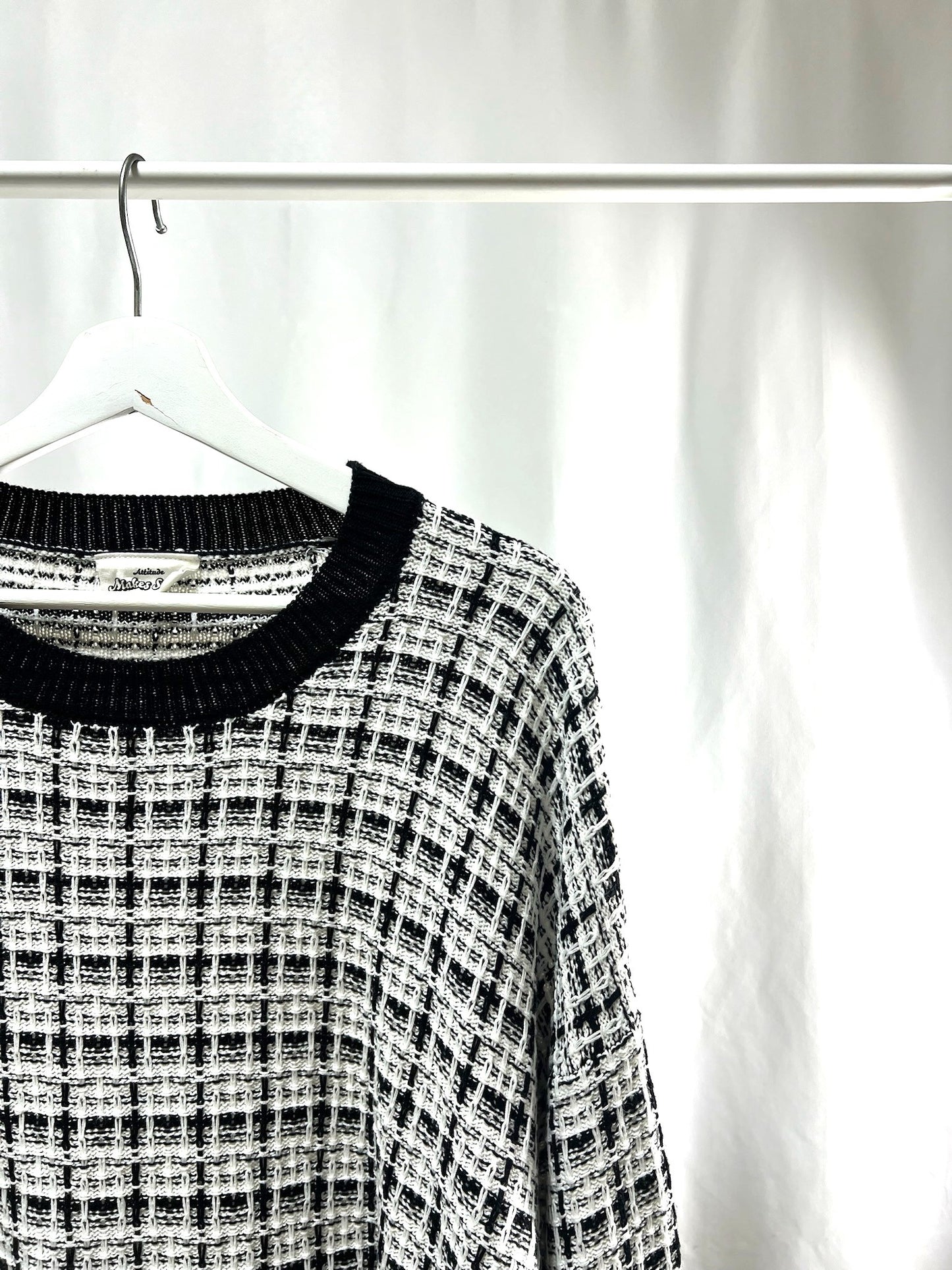 25067Tweed Texture Knit Top