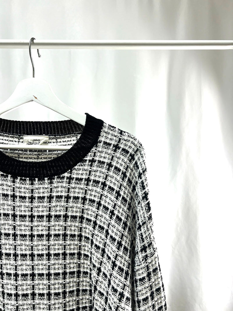 25067Tweed Texture Knit Top