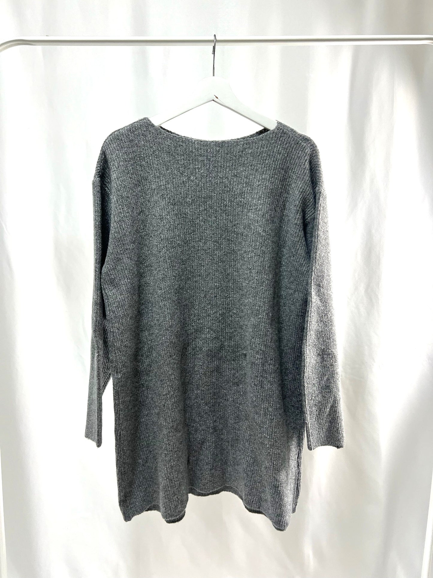 25008Gray Basic Knit Top