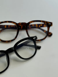 Black Frame Glasses – Paris Style