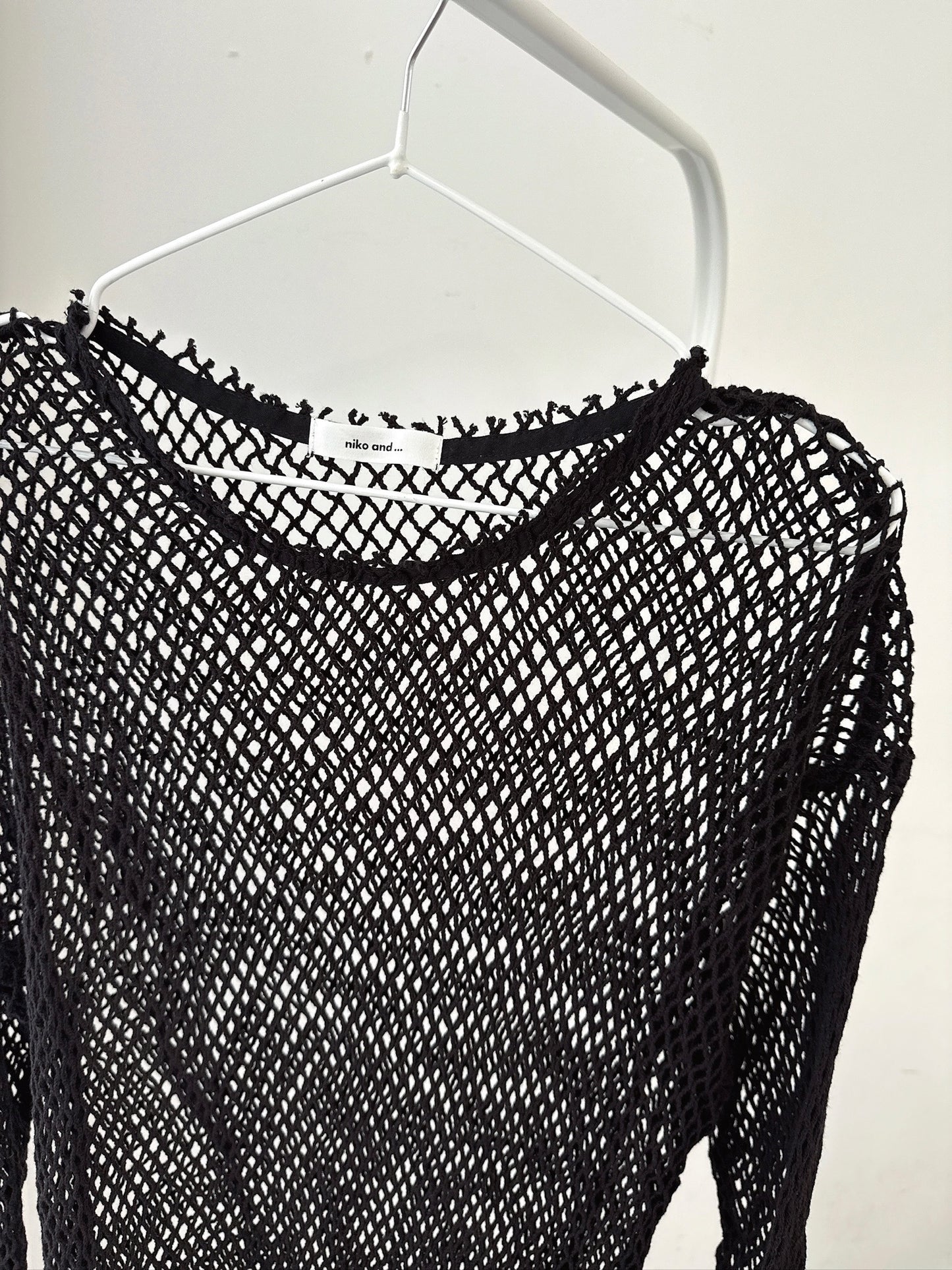 25059Black Mesh Short Sleeve Top