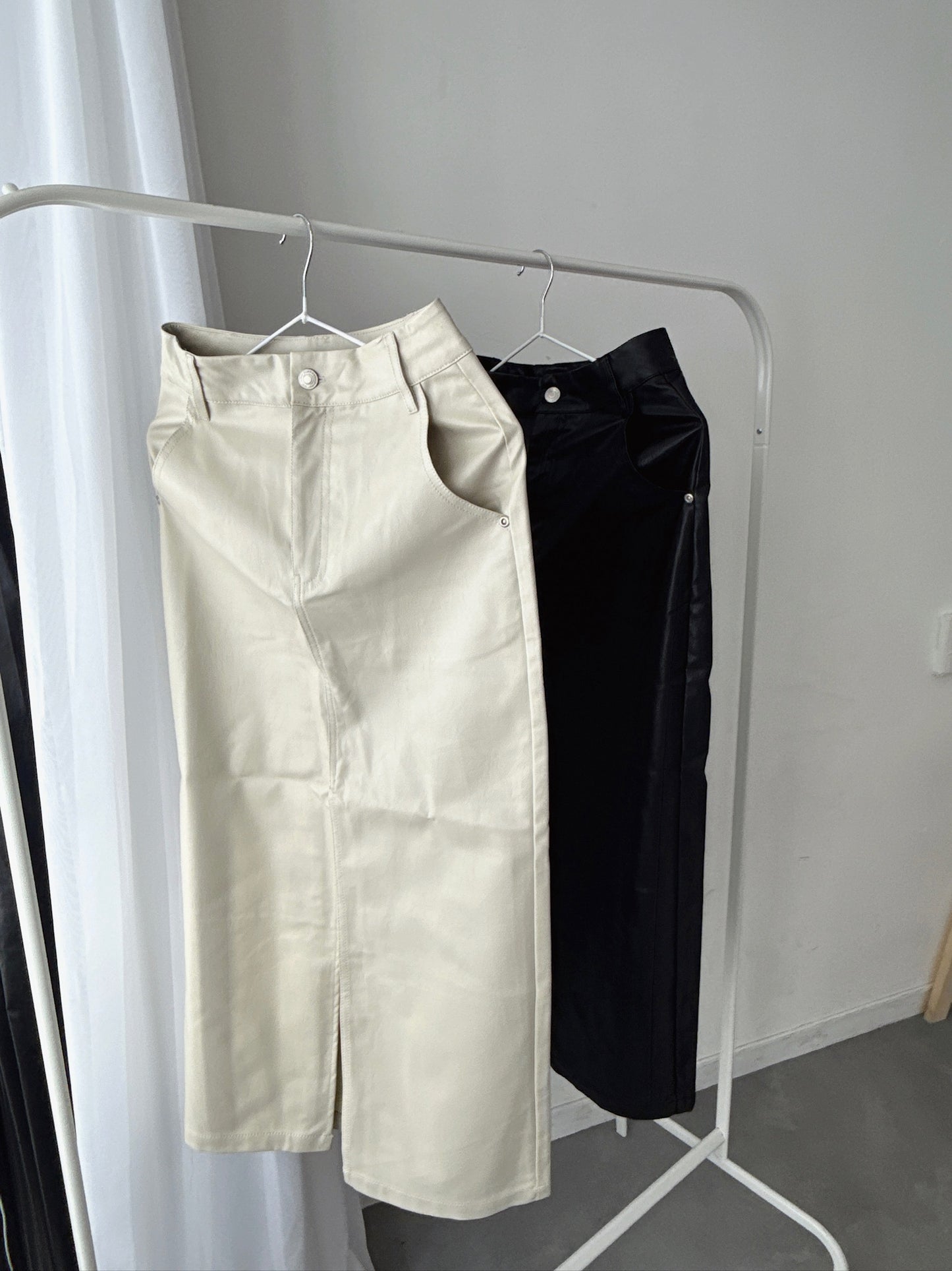 25000022Black Faux Leather Pencil Skirt