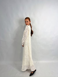 White Lace Dress – Vintage-Inspired Elegance