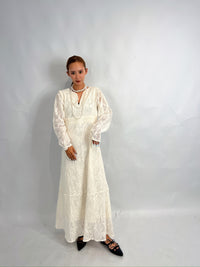 White Lace Dress – Vintage-Inspired Elegance