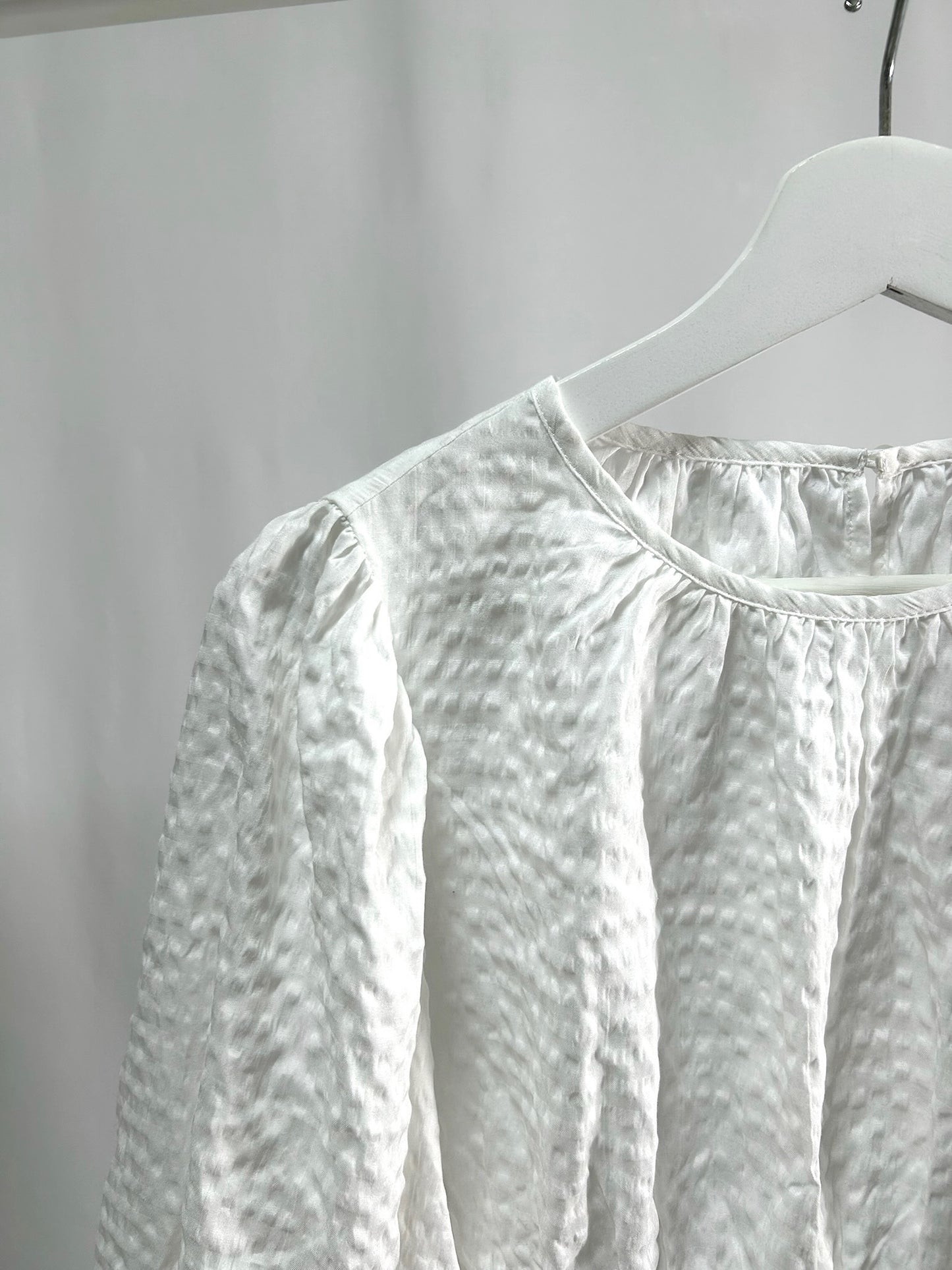 25018White Puff Sleeve Blouse