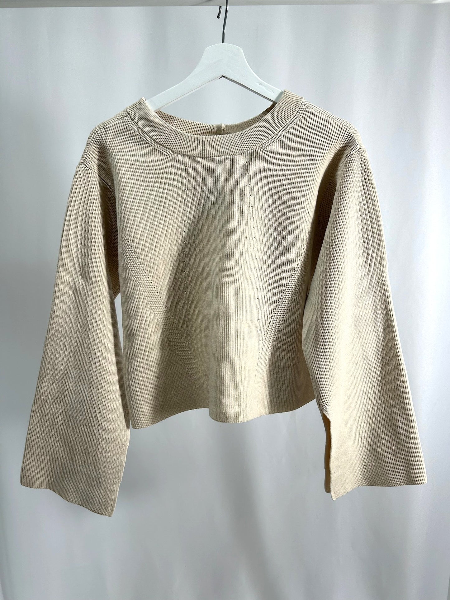2507バックボタンニット