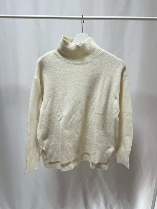 3-20 アイボリーニットトップス