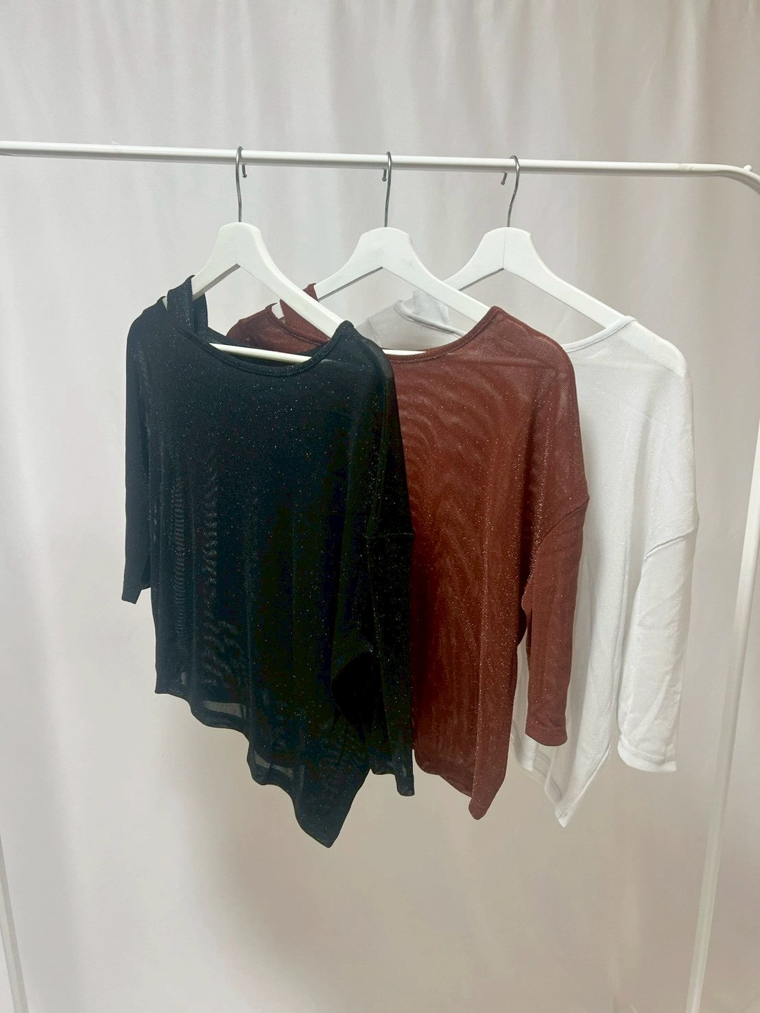 25072ラメ入りシアートップス