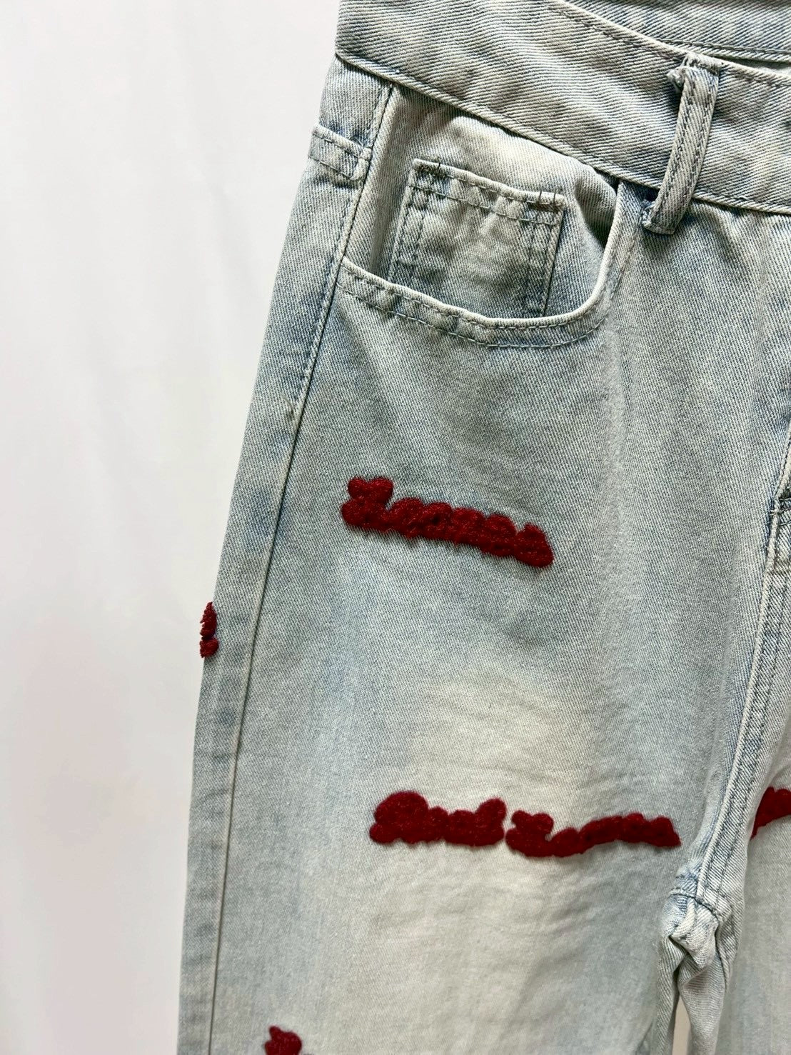 2501229 ワッペン付きデニムパンツ