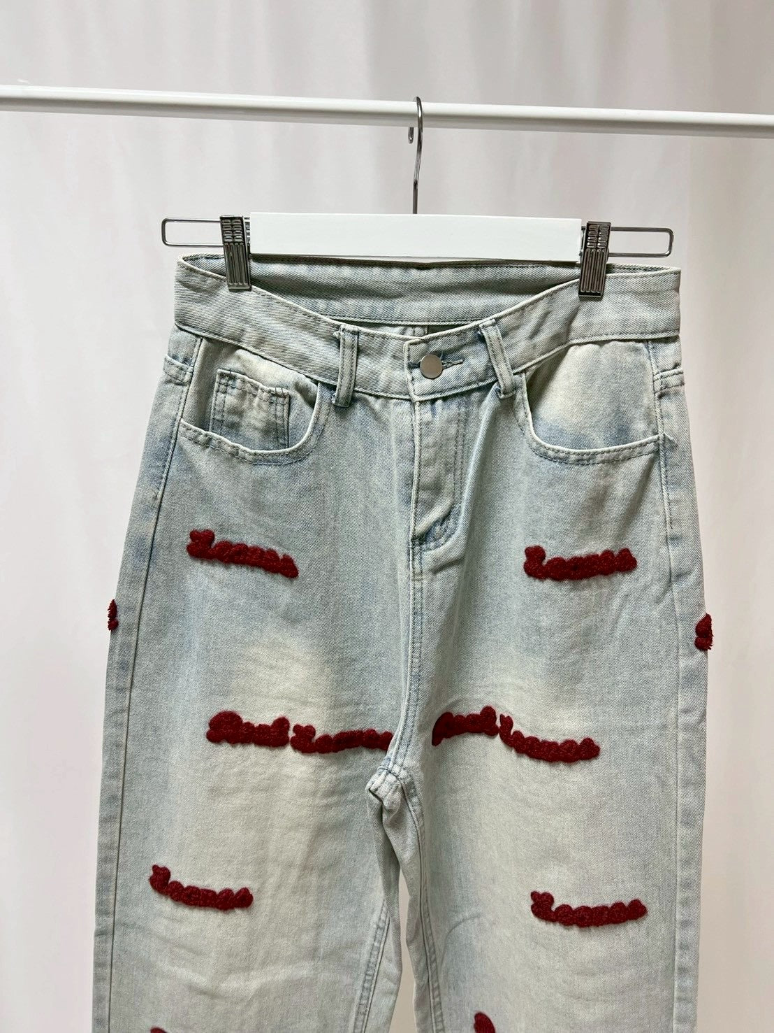 2501229 ワッペン付きデニムパンツ