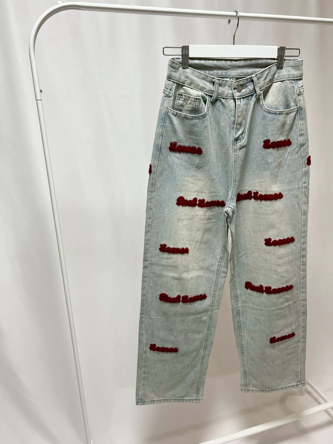 2501229 ワッペン付きデニムパンツ