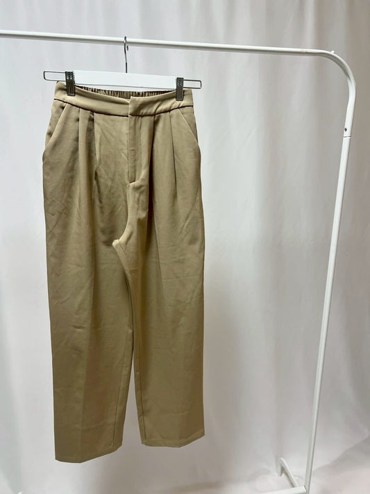 2501232 テーパードパンツ